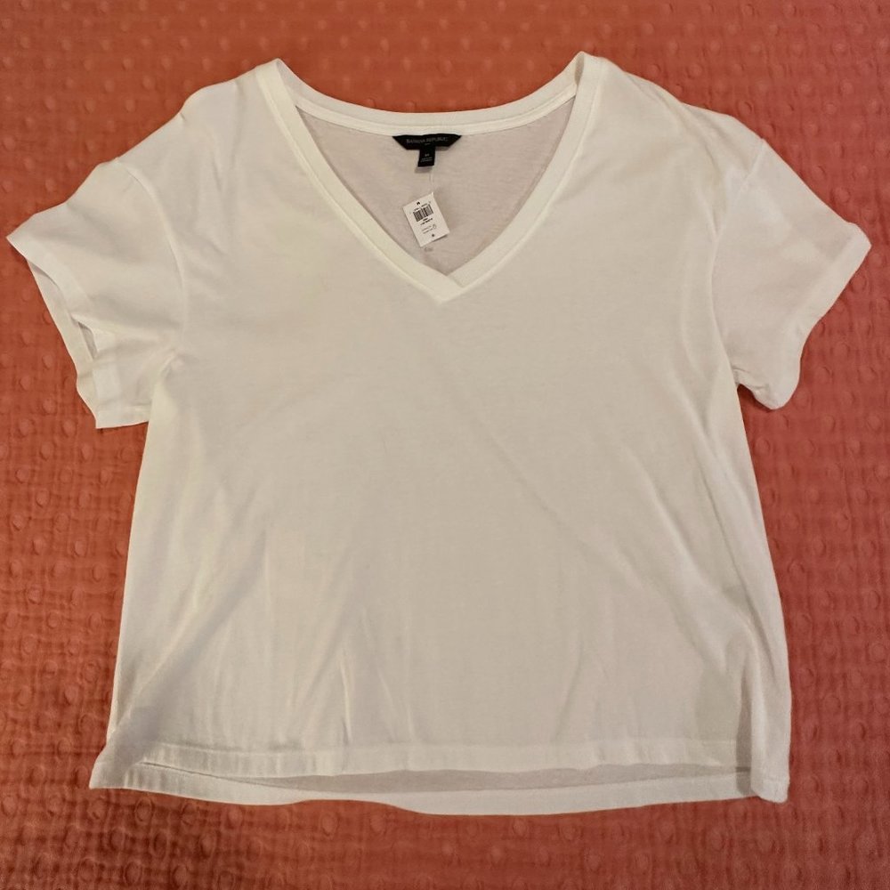 NWT Banana Republic white cotton v neck shirt